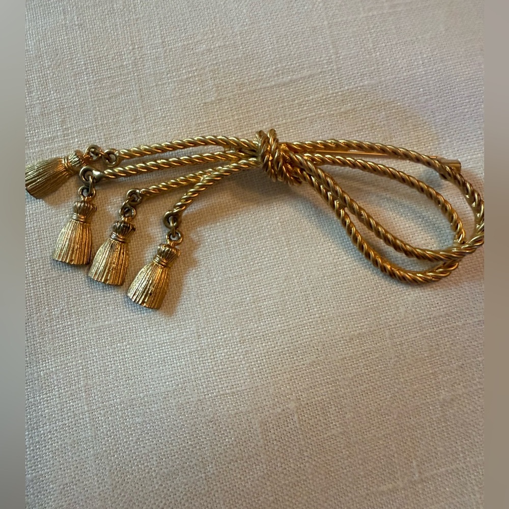 Vintage Avon Brooch Rope Knot Dangle Tassels Gold Tone